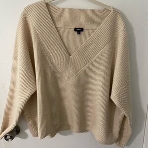 Express Women's V-Neck Cream Sweater